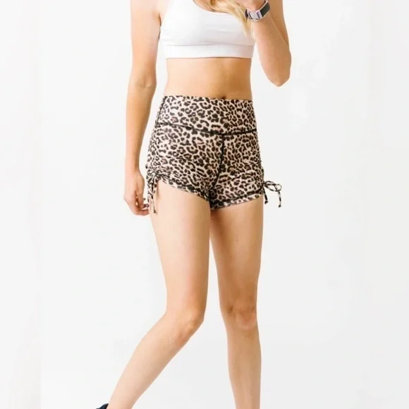 Zyia Active Leopard Brilliant Mesh Bra & Leopard Brilliant Double Scrunch Shorts